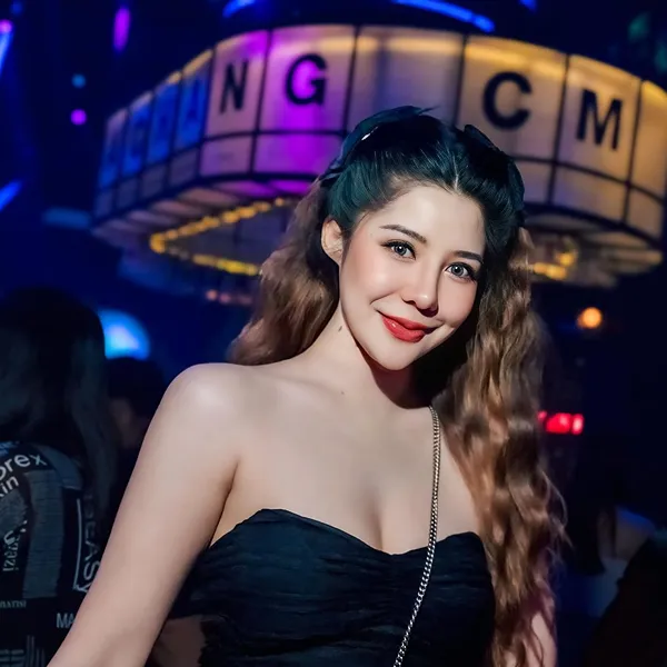Paweena njoy แจกวาร์ป